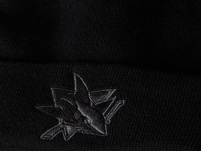 Шапка с отворотом NHL San Jose Sharks (черная)